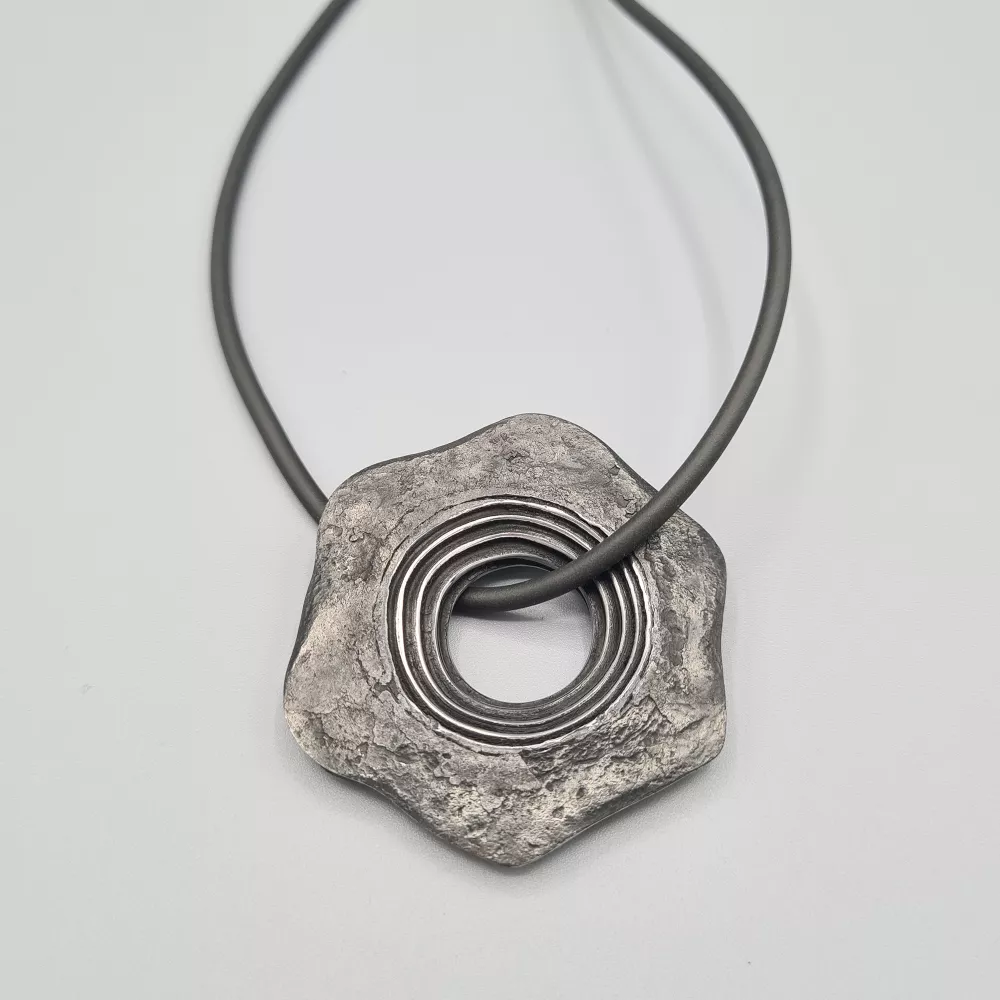 Marianne-Pendentif-Tourbillon