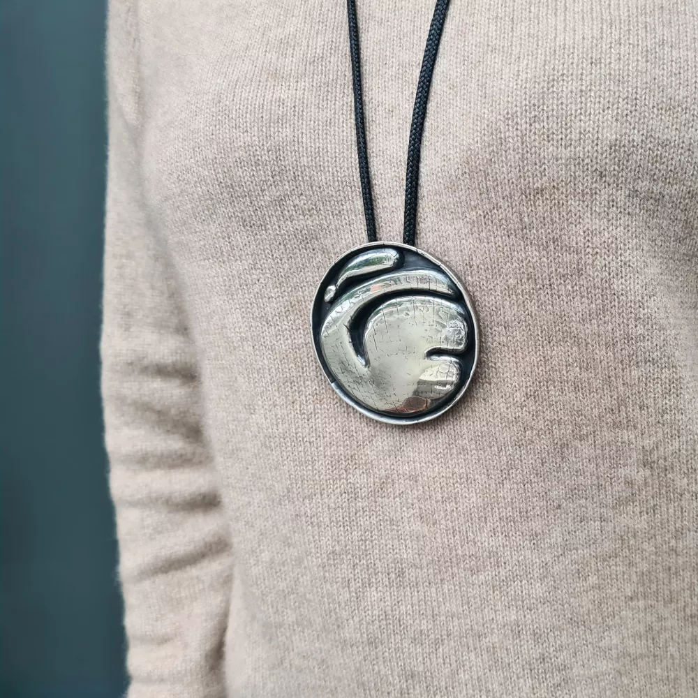 WKP-Danslalune-Pendentif-HD-ON