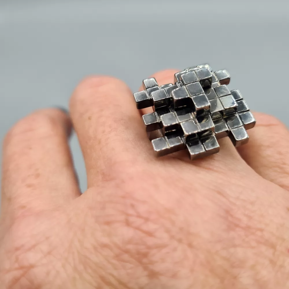 Chevalier-Bague-Voxels-noir-ON