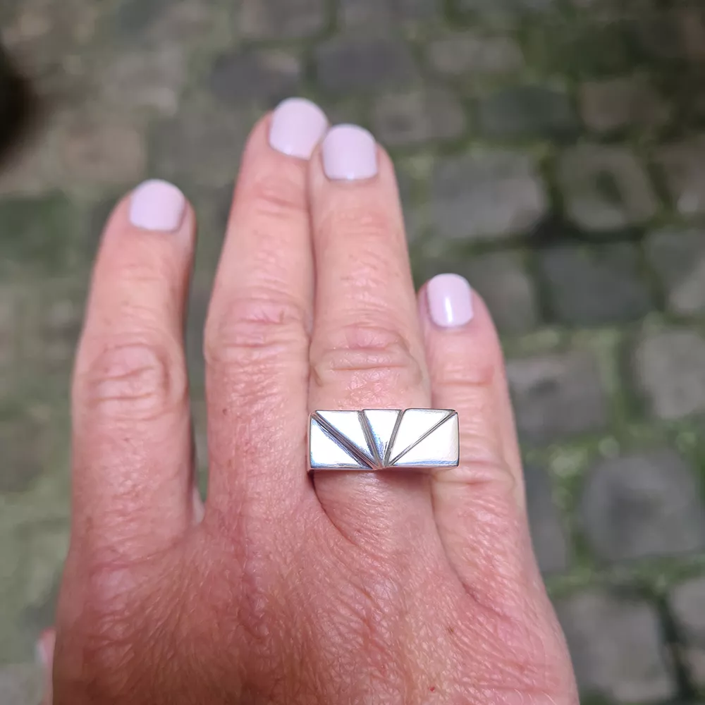 Grandval-Triangle-argent-ON