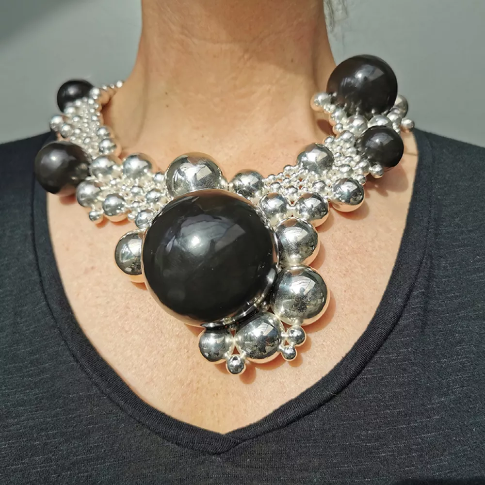 Vasconcelos-Extravaganza-noir-ON