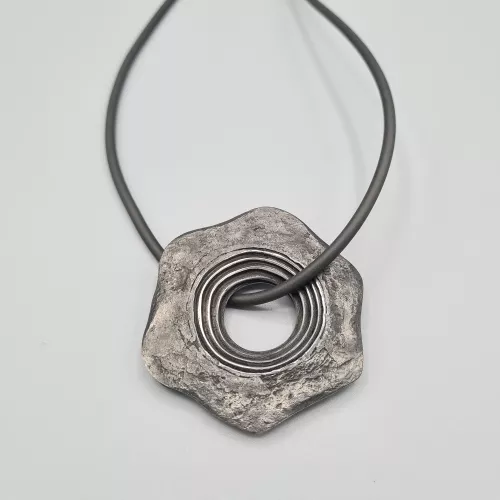 Marianne-Pendentif-Tourbillon