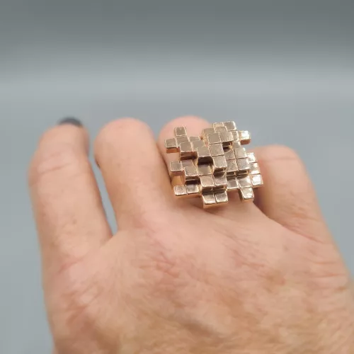 Chevalier-Bague-Voxels-rose-ON